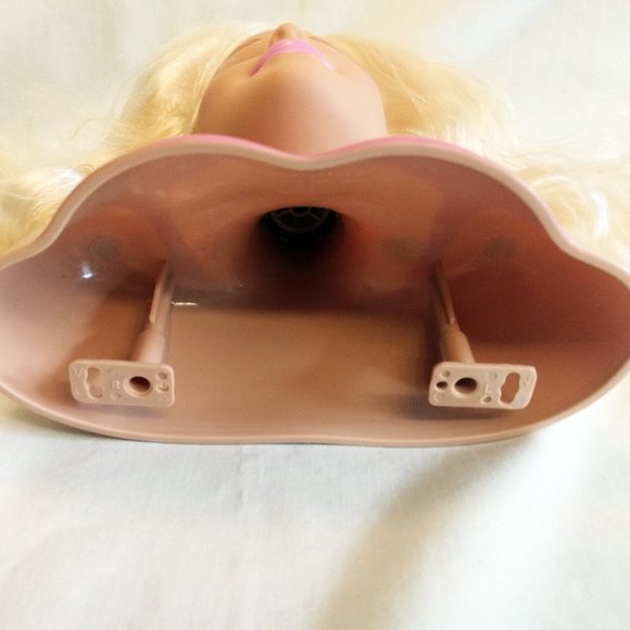 2011-2013 Mattel Barbie Styling Head and Accessories-Platinum Blond-7" - Picture 8 of 11